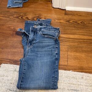 American Eagle Outfitters Women's Skinny Jeans in Medium Blue Wash